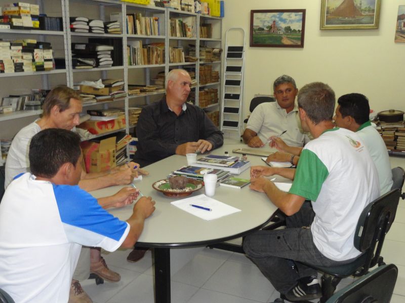 Pasquetto, Juvenal, Harold, Gerrit, Paulo e Jones. Técnicos da Pematec e CEAPAC, reunião sobre fibra do curauá no ICBS